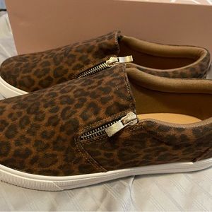 New in box JustFab Leopard Platform Slip-on Sneakers, sz 9